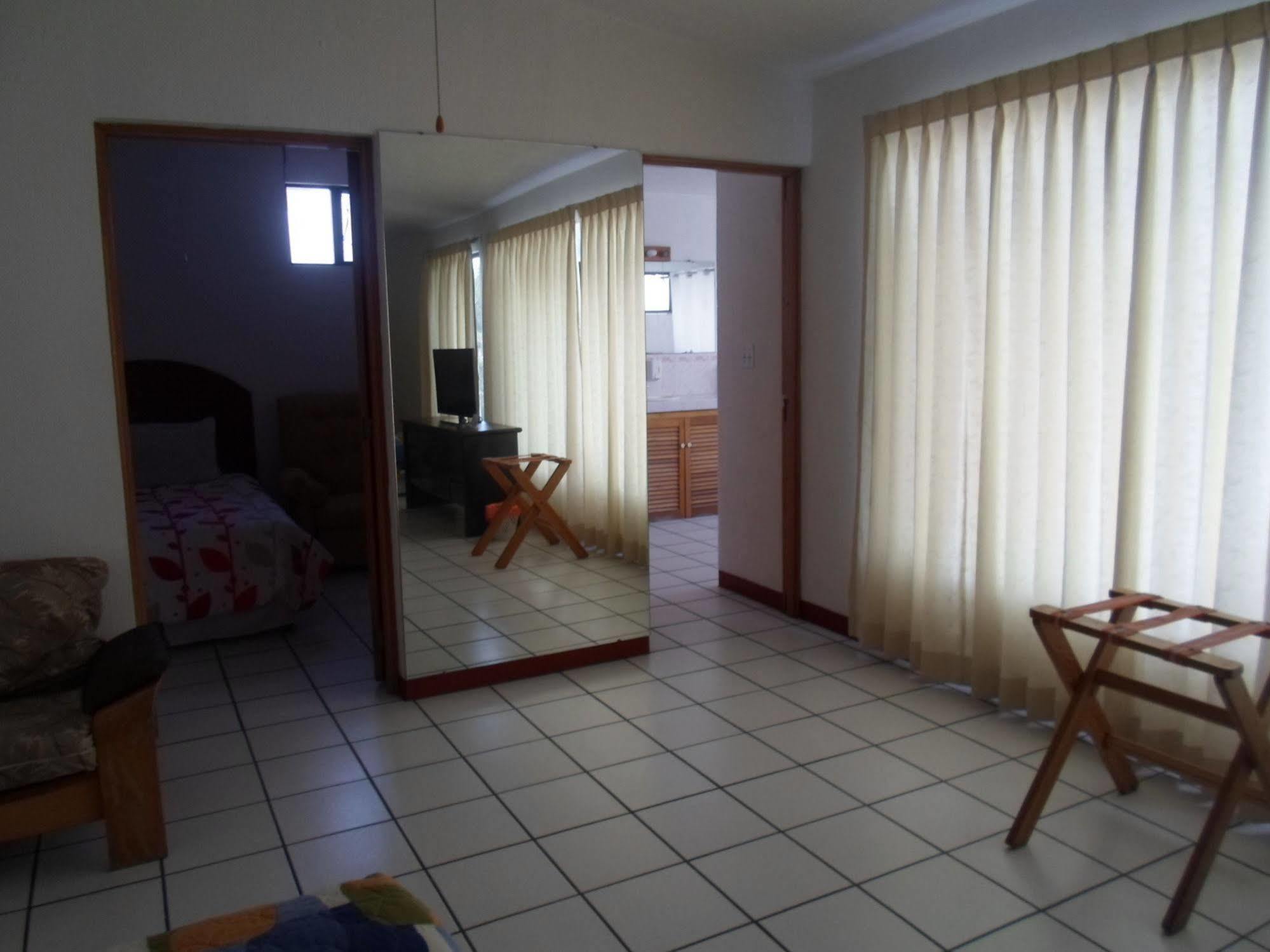 Novohostal B&B Guatemala City Exteriör bild